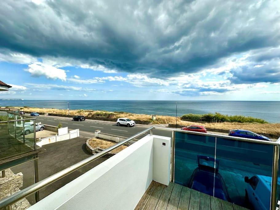 Stunning Panoramic Sea View Beach Location - Sleeps Up To 4 People - Free Parking - The Best Beach! - Great Location - Fast Wifi - Smart Tv - Newly Decorated - Sleeps Up To 4! Close To Bournemouth & Poole Town Centre & Sandbanks Exterior foto