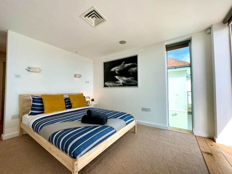 Stunning Panoramic Sea View Beach Location - Sleeps Up To 4 People - Free Parking - The Best Beach! - Great Location - Fast Wifi - Smart Tv - Newly Decorated - Sleeps Up To 4! Close To Bournemouth & Poole Town Centre & Sandbanks Exterior foto